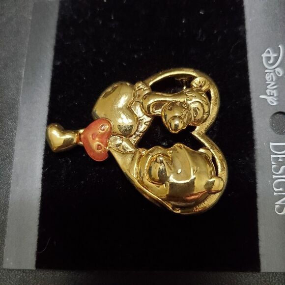 *Sale* Disney Gold tone Winnie & Tigger brooch - Picture 3 of 8
